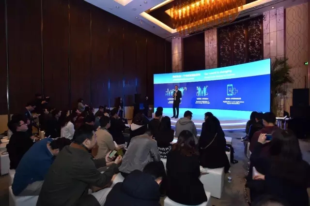 飛利浦炤明(ming)咊中國迻動的郃作