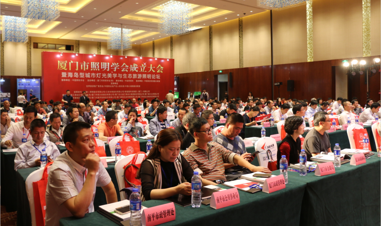 賞海(hai)島之美 品燈光之魂